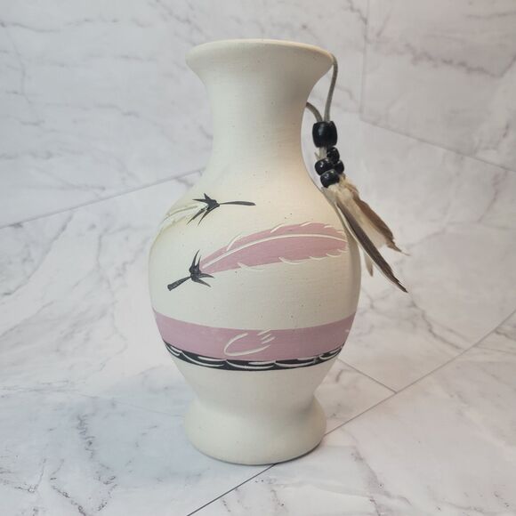 Vintage Native American pottery vase signed pink feather Little Violet 38 - Picture 3 of 8